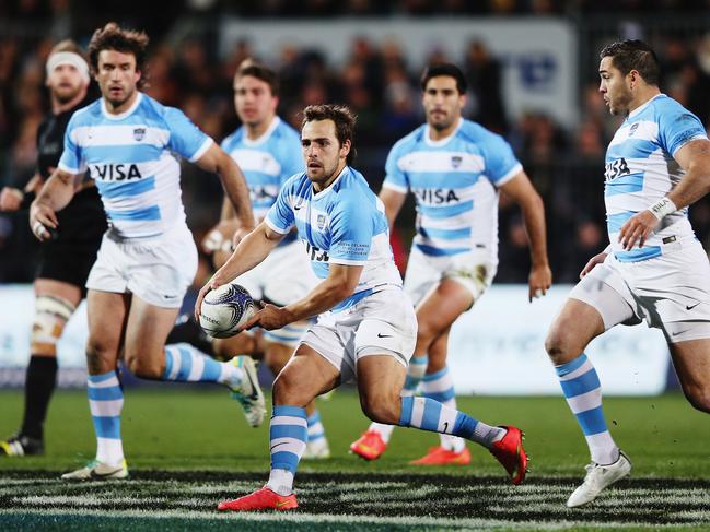 CHRISTCHURCH, NEW ZEALAND - JULY 17: Tomas Cubelli of Argentina looks to the pass the ball during The Rugby Championship match between the New Zealand All Blacks and Argentina at AMI Stadium on July 17, 2015 in Christchurch, New Zealand. (Photo by Hannah Peters/Getty Images)