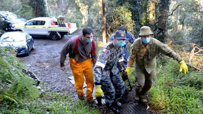 ADF personnel deliver generators to Olinda homes still without power. Picture: Andrew Henshaw