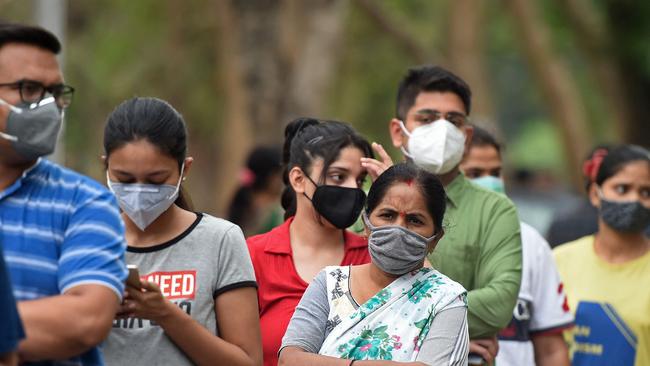 A huge line of Indian people waiting to get their COVID-19 vaccine.