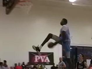 NBA legend’s son throws wicked dunk