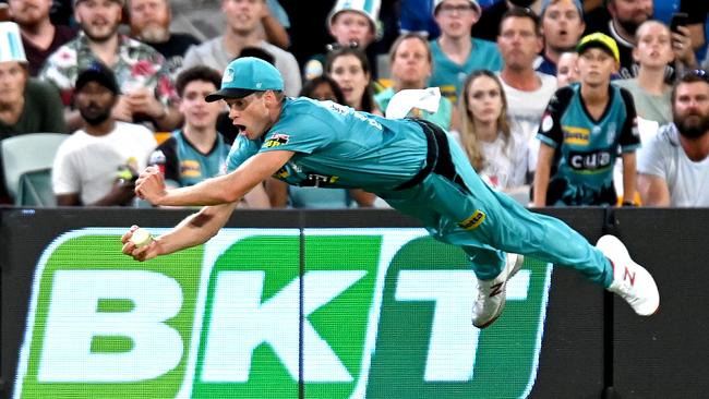 *APAC Sports Pictures of the Week – 2021, February 1* – BRISBANE, AUSTRALIA – JANUARY 29: Ben Laughlin of the Heat takes a catch to dismiss Michael Neser of the Strikers during the Big Bash League Eliminator Final match between the Brisbane Heat and the Adelaide Strikers at The Gabba, on January 29, 2021, in Brisbane, Australia. (Photo by Bradley Kanaris/Getty Images)