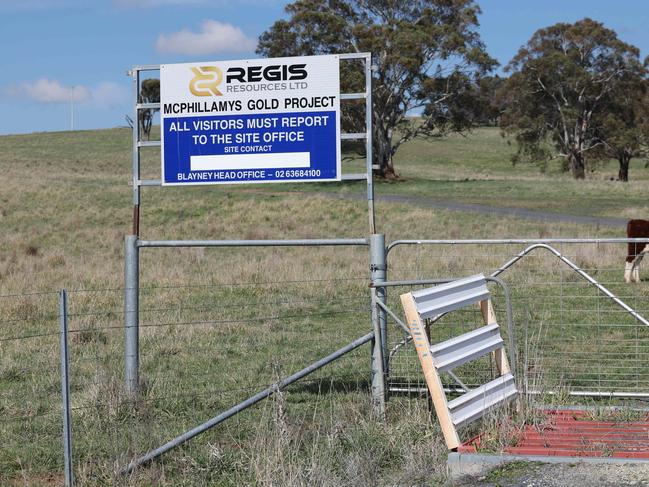 The Daily telegraph 20.8.2024  The entrance to McPhillamys Gold Project, Regis Resources Limited. The entrance pictured onDungeon Road Kings Plains.  Picture: Rohan Kelly