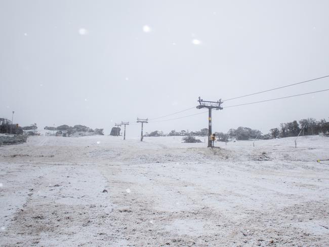 Wintery goodness has arrived! Fresh snow began falling over Perisher early this morning and is expected to continue over the coming days with up to 40cm in the forecast.   The most significant snowfalls are expected over the next 24 hours. It’s going to be Brrrrr-illiant as blizzard conditions, arctic temps & strong winds turn Perisher into a wild, wintery wonderland. Picture: Perisher