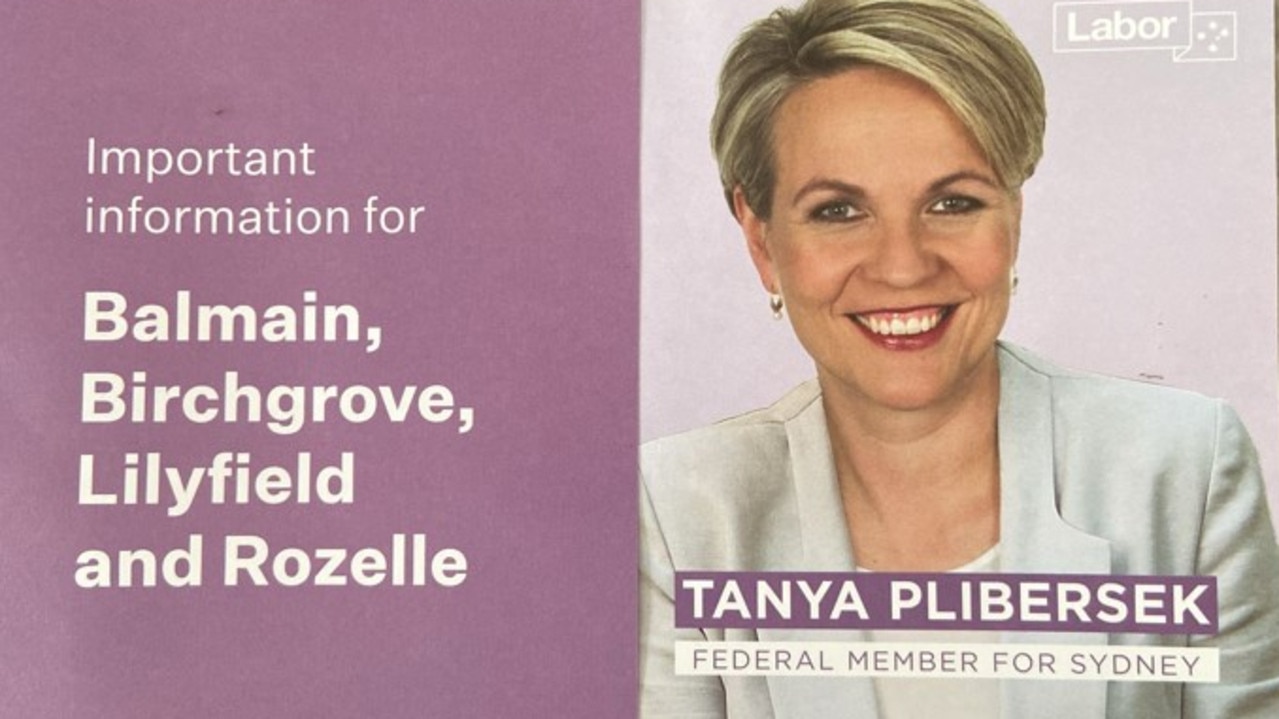 Labor minister dumps party red for Sydney flyer