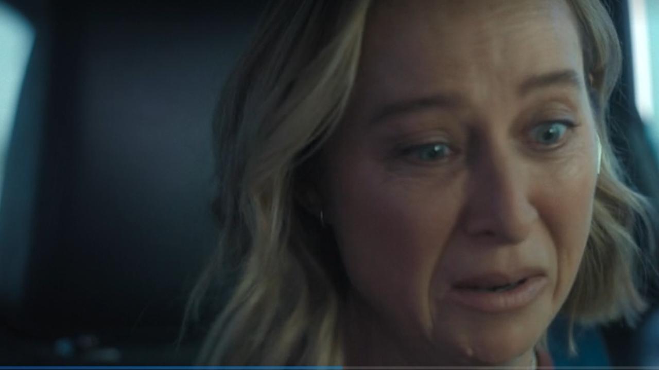 Asher Keddie unravels in the back of a taxi.