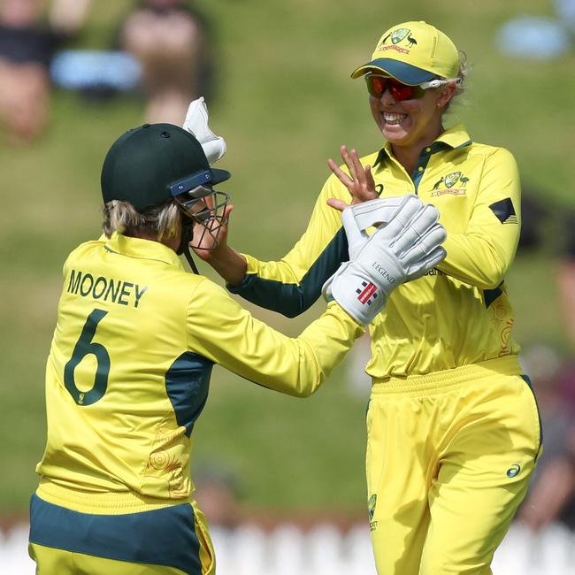 Phoebe Litchfield (right) celebrates with Beth Mooney after the pair combined for the crucial run-out of Amelia Kerr. Picture: Hagen Hopkins / Getty Images