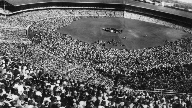 Graham addresses a packed MCG during his 1959 visit to Australia. Picture: Herald Sun