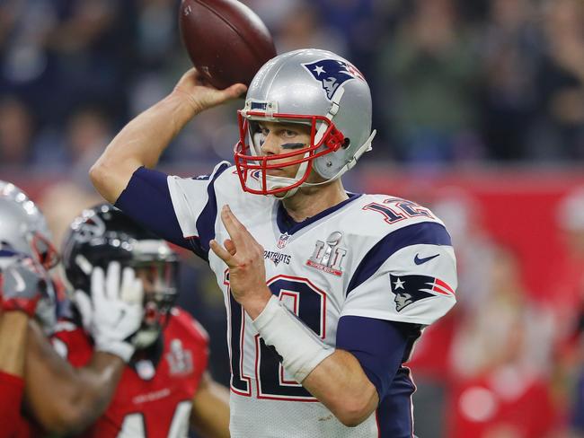 HOUSTON, TX - FEBRUARY 05: Tom Brady #12 of the New England Patriots looks to pass late in the game against the Atlanta Falcons during Super Bowl 51 at NRG Stadium on February 5, 2017 in Houston, Texas. Kevin C. Cox/Getty Images/AFP == FOR NEWSPAPERS, INTERNET, TELCOS & TELEVISION USE ONLY ==