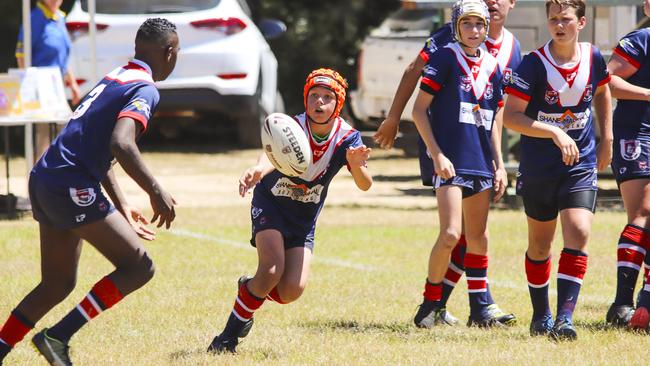 Atherton’s Joel Trimble passes to Zaimen Gilbert in an Eacham Junior Rugby League match. PHOTO: Lea Coghlan