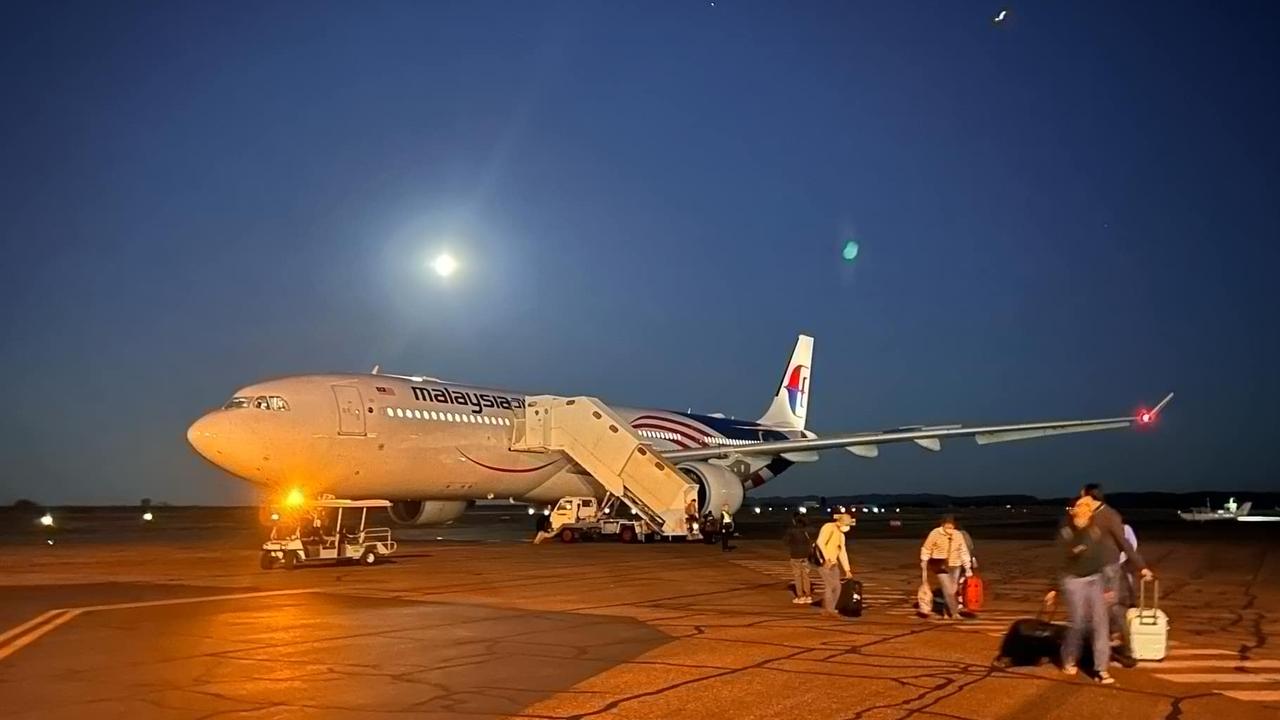 Malaysia Airlines flight MH128 after the emergency landing in Alice Springs airport Tuesday, August 20, 2024. Picture: Yolande Pickett