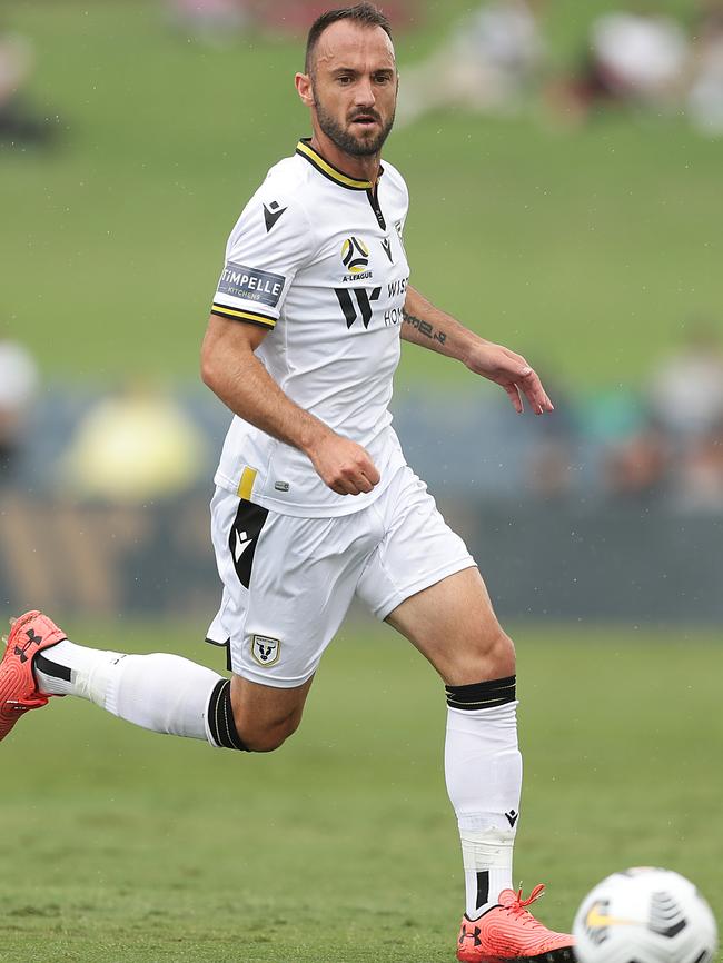 Ivan Franjic in action against Macarthur FC.