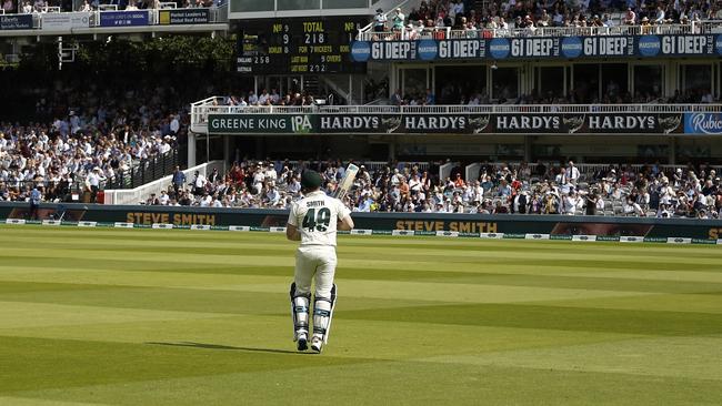 Steve Smith was booed afer he returned to the crease after being taken from the field when struck by a Jofra Archer bouncer. Picture” Ryan Pierse/Getty Images