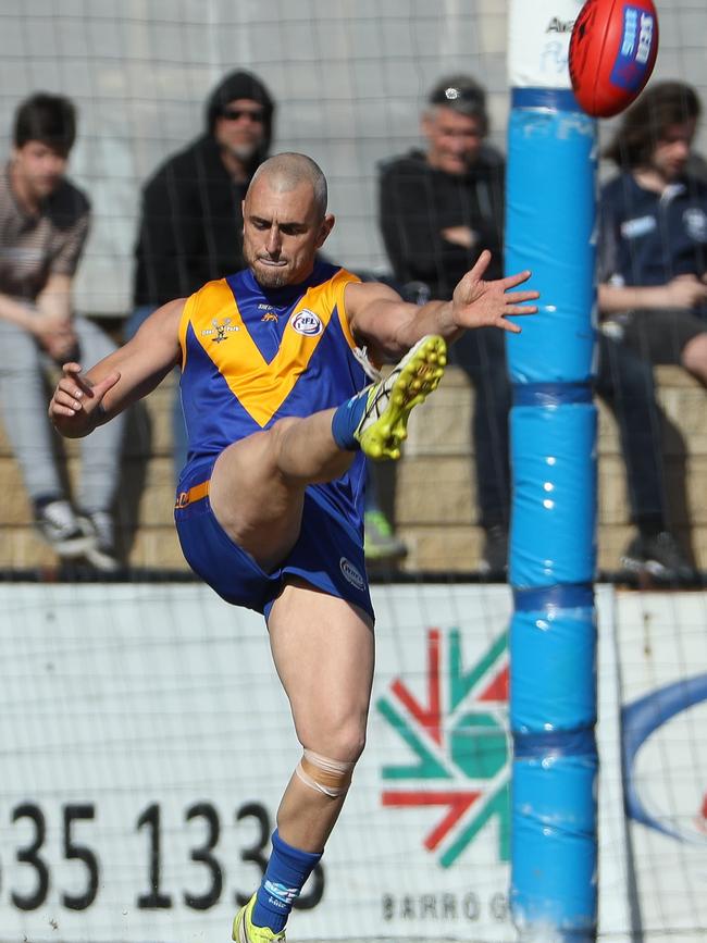 Deer Park's Jason Kennedy sends his team forward. Picture: LOCAL LEGENDS PHOTOGRAPHY