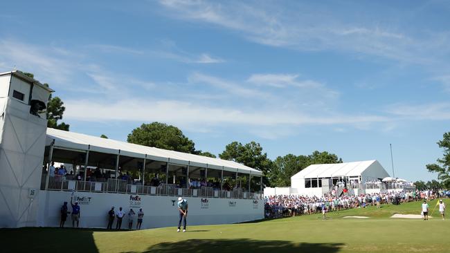 Smith putts for eagle on the 16th green during the third round. Picture: Getty Images