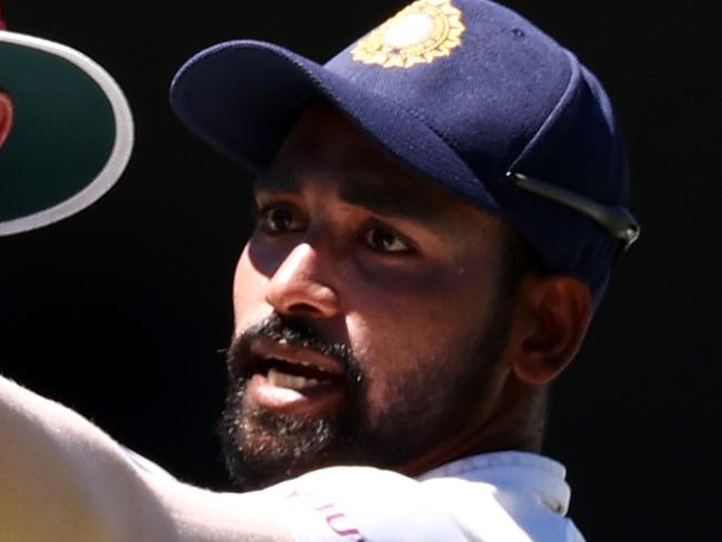 SYDNEY, AUSTRALIA - JANUARY 10: Mohammed Siraj of India stops play to make a formal complaint to Umpire Paul Reiffel about some spectators in the bay behind his fielding position during day four of the Third Test match in the series between Australia and India at Sydney Cricket Ground on January 10, 2021 in Sydney, Australia. (Photo by Cameron Spencer/Getty Images)