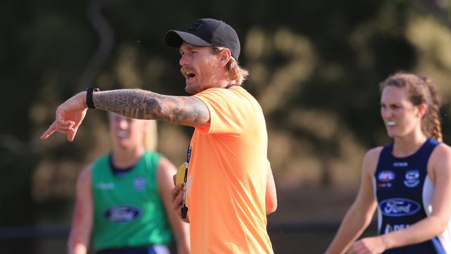 Tom Stewart coaching Geelong’s AFLW players. Picture: Peter Ristevski