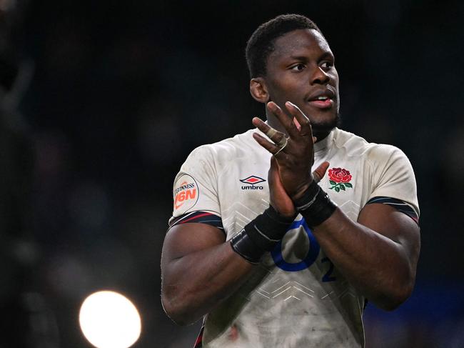 England's lock Maro Itoje applauds the fans following the Six Nations international rugby union match between England and France at Allianz Stadium, Twickenham, in south-west London, on February 8, 2025. England won the match 26-25. (Photo by Glyn KIRK / AFP)