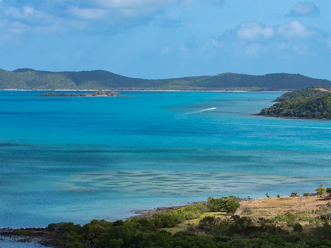 P4H7HN Scenic view of Torres Strait islands seen from Thursday Island, Far North Queensland, FNQ, QLD, AustraliaPhoto - AlamyEscape 29 Feb 2023Kendall