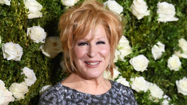 Bette Midler attends the 2017 Tony Awards - Red Carpet at Radio City Music Hall on June 11, 2017 in New York City.  / AFP PHOTO / ANGELA WEISS