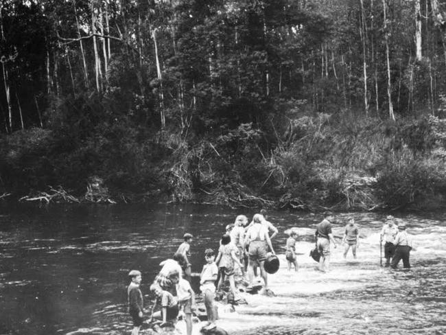 Panning in Warrandyte in the 1940s.