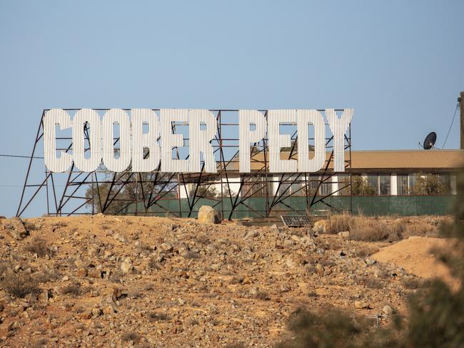 ESCAPE  COOBER PEDY DESERT CAVE HOTEL supplied