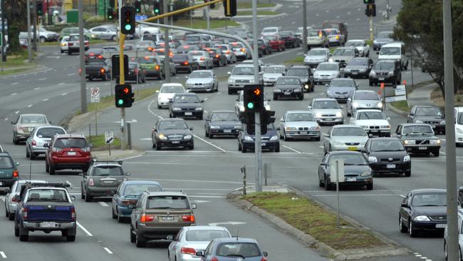 Weekend Traffic. Gardenvale, Nepean Hwy. Nepean Highway. 1.00pm