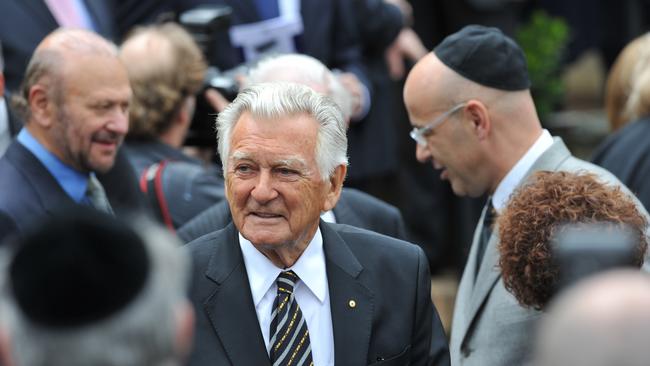 Bob Hawke leaves leave the funeral for former Govenor-General Sir Zelman Cowen at Temple Beth Israel in Melbourne.