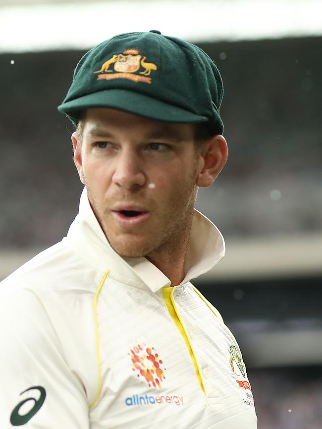 Australian Test skipper Tim Paine chats to his team.