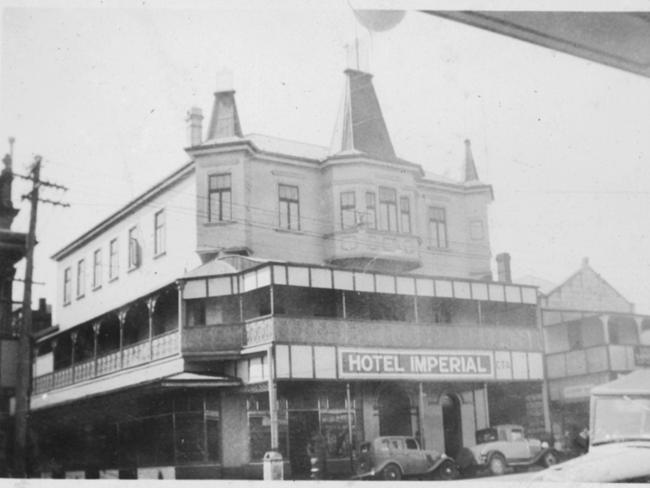 The old Imperial Hotel which was located on Ruthven St. This photo was taken at some point between 1930 and 1959.