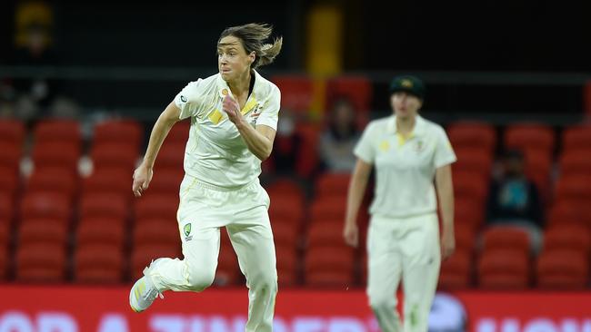 Ellyse Perry worked hard all day. Picture: Getty Images