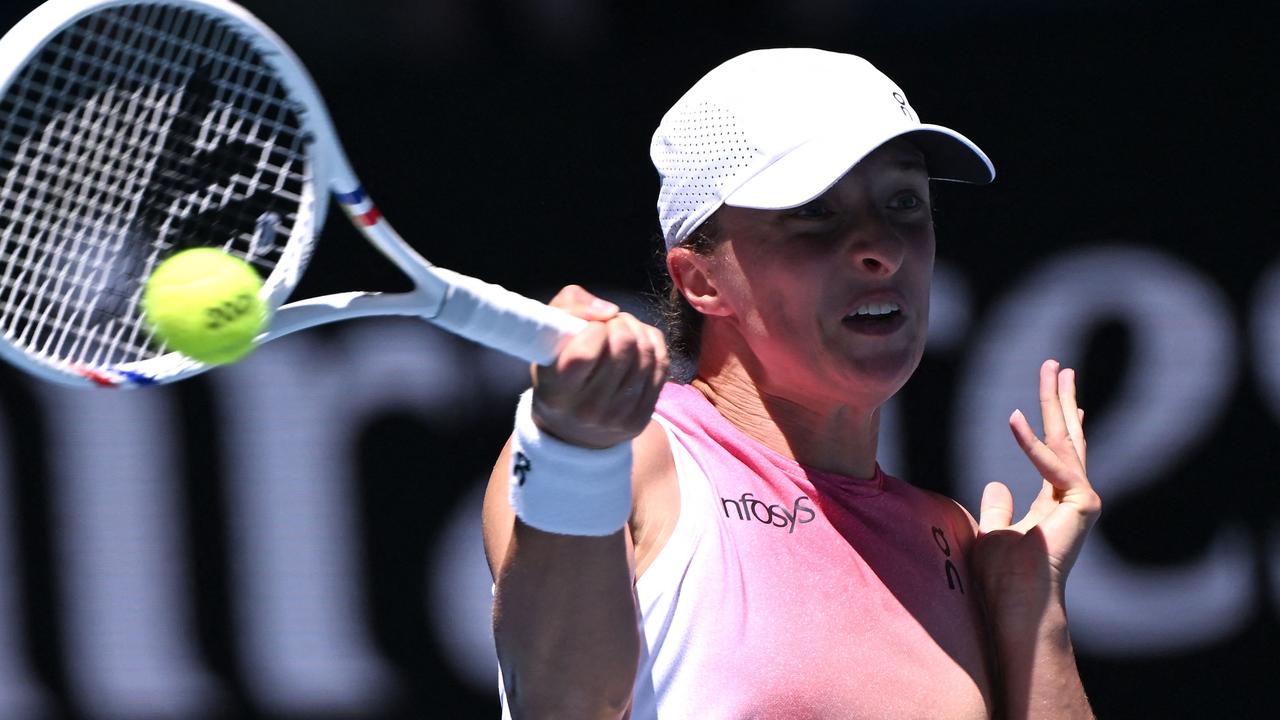 Iga Swiatek thumped 24 winners in an ominous third-round performance as she beat Emma Raducanu 6-1, 6-0 on Rod Laver Arena. Picture: William West / AFP