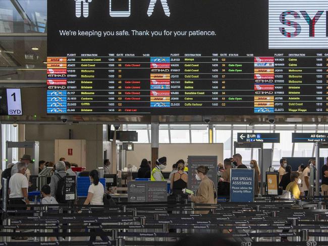 Sydney Airport travellers hope to avoid delay- Picture: Simon Bullard