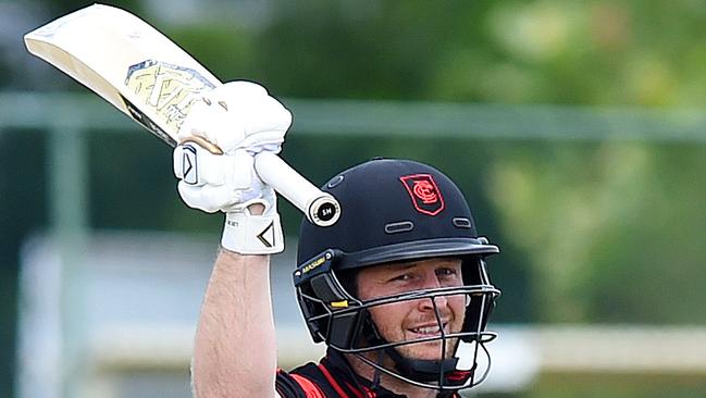 Michael Hill’s first wicket for Essendon gives Bombers hope of victory ...