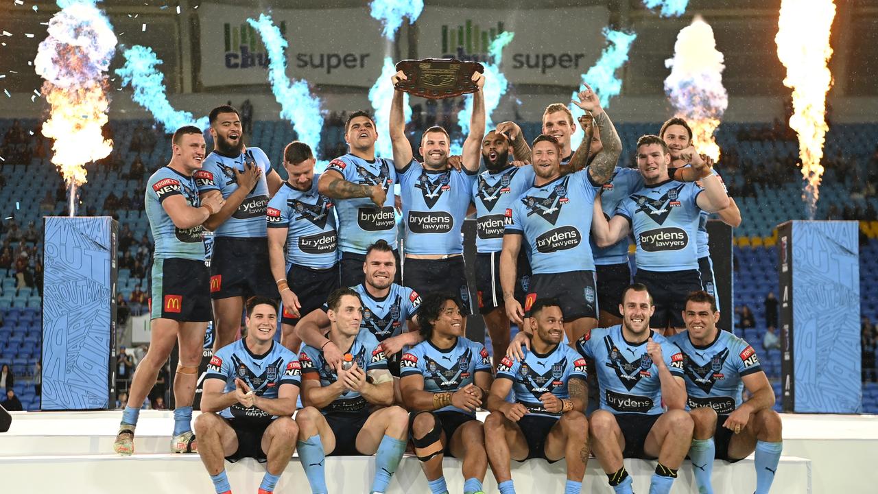 State of Origin game 3, postmatch celebrations, NSW photo with shield