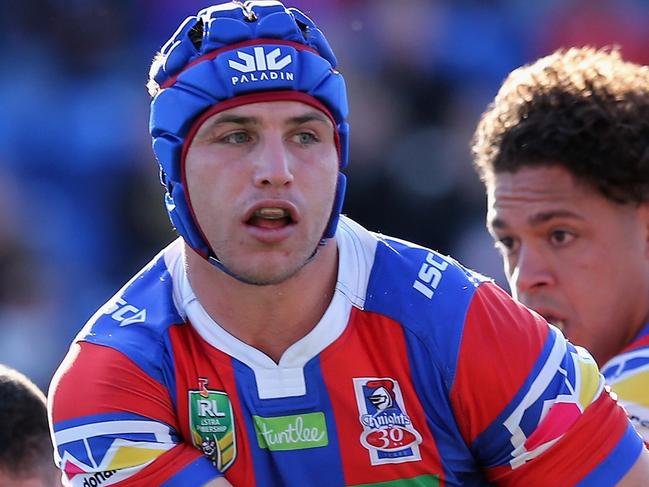 NEWCASTLE, AUSTRALIA - AUGUST 19:  Jamie Buhrer of the Knights passes the ball during the round 24 NRL match between the Newcastle Knights and the Melbourne Storm at McDonald Jones Stadium on August 19, 2017 in Newcastle, Australia.  (Photo by Ashley Feder/Getty Images)