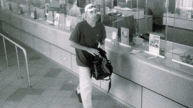 Security footage of a man who robbed the ANZ bank at Paddington in January 2005, while armed with a knife.