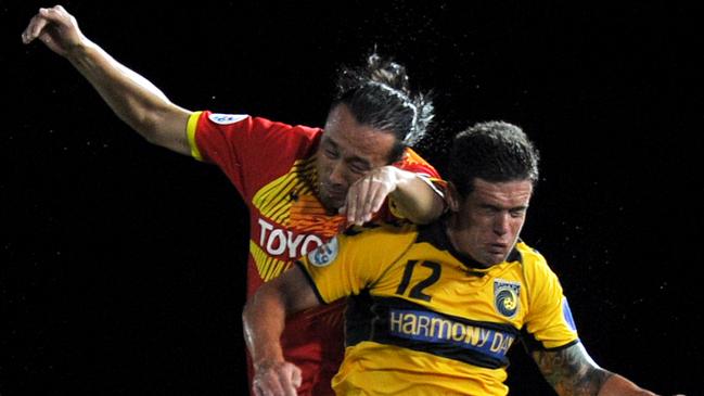 Nagoya Grampus' Markus Tanaka Tulio (left) competes for the ball with Troy Hearfield of The Central Coast Mariners during their AFC Champions League match in 2012.