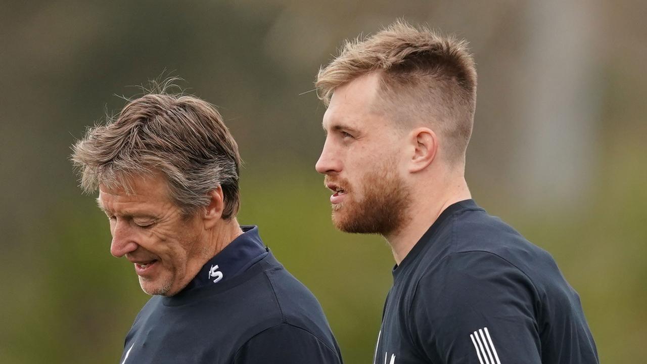 Melbourne Storm coach Craig Bellamy and Cameron Munster talk during a Melbourne Storm training session at Gosch's Paddock in Melbourne, Tuesday, September 10, 2019. (AAP Image/Scott Barbour) NO ARCHIVING