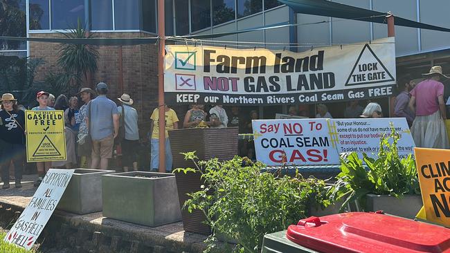 Gas field Free Northern Rivers held a protest outside and inside Lismore council at their extraordinary meeting on Thursday to fight for the retention of numerous symbolic signs that marked the defeat of coal seam gas fracking in the Northern Rivers.