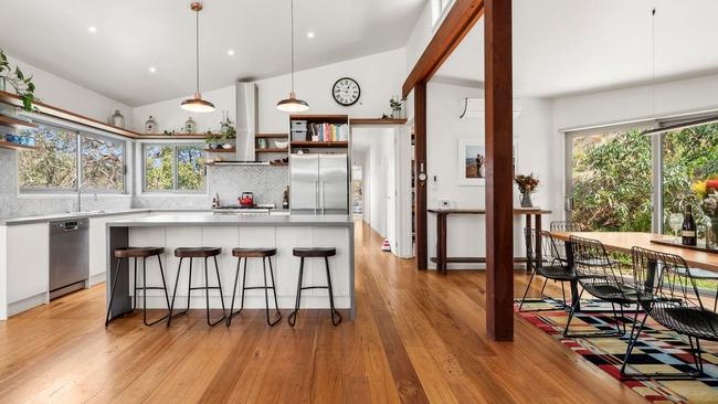 The use of natural materials like timber floors and jarrah posts reflects the surrounding environment.