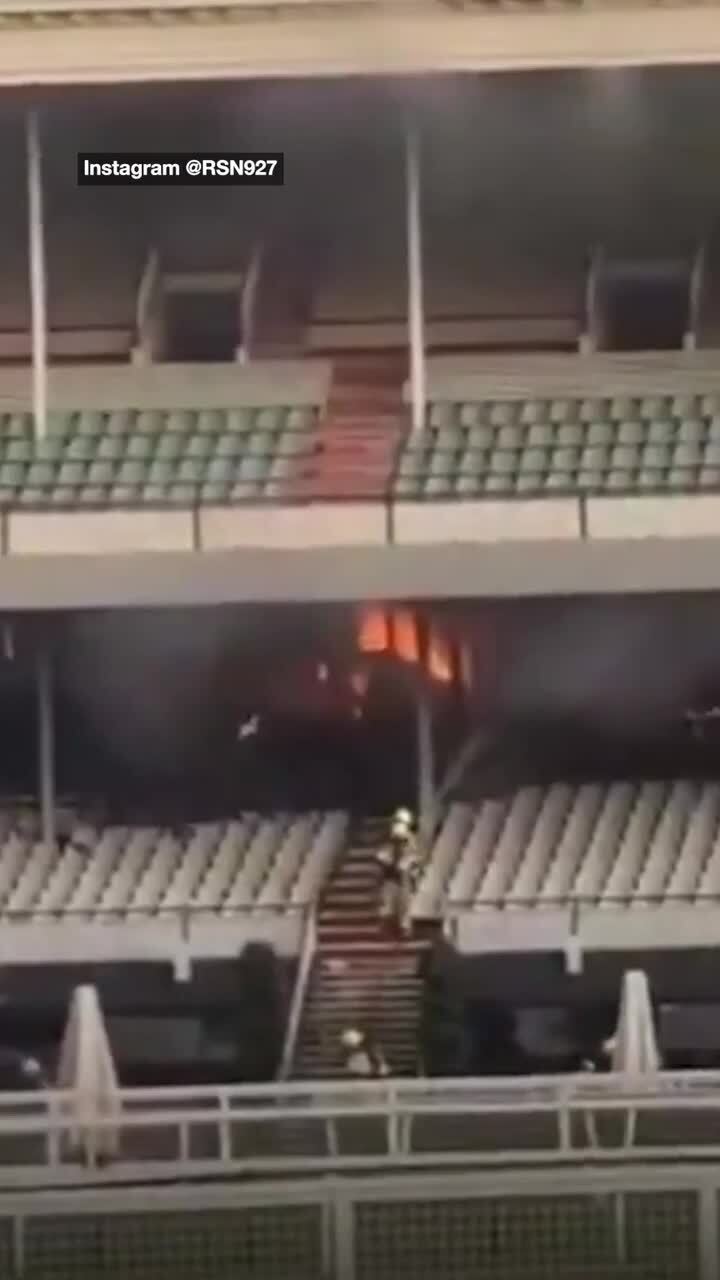 Huge fire breaks out at Caulfield Racecourse