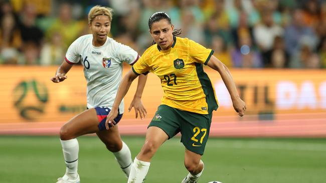 MELBOURNE, AUSTRALIA - DECEMBER 04: Alex Chidiac of Australia controls the ball during the International Friendly match between Australia Matildas and Chinese Taipei at AAMI Park on December 04, 2024 in Melbourne, Australia. (Photo by Robert Cianflone/Getty Images)