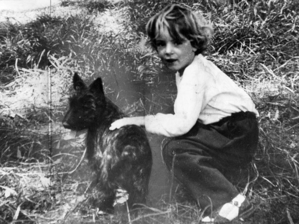 <p>Jane Beaumont with a dog.</p>