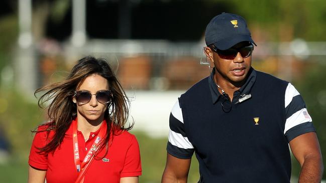 JERSEY CITY, NJ - SEPTEMBER 28: Captain's assistant Tiger Woods of the U.S. Team walks with Erica Herman during Thursday foursome matches of the Presidents Cup at Liberty National Golf Club on September 28, 2017 in Jersey City, New Jersey.   Rob Carr/Getty Images/AFP == FOR NEWSPAPERS, INTERNET, TELCOS & TELEVISION USE ONLY ==