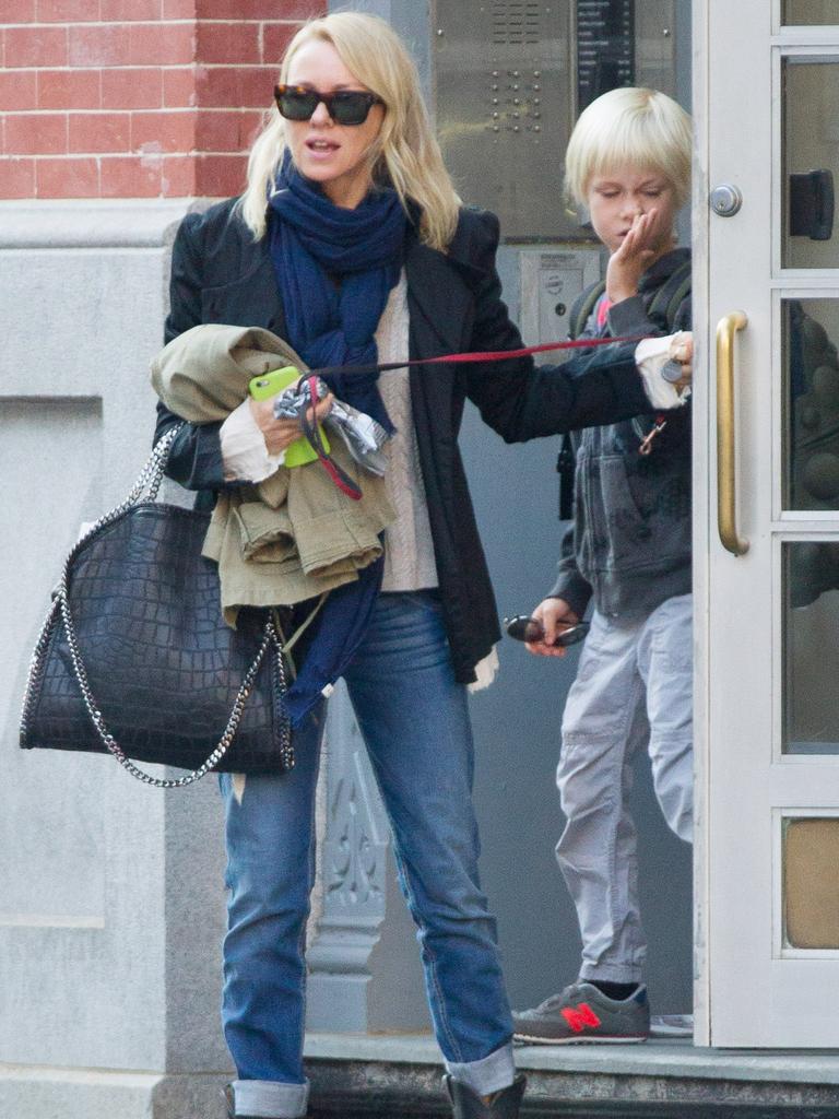 Having a moment... Naomi Watts takes her sons to School. Picture: Snapper