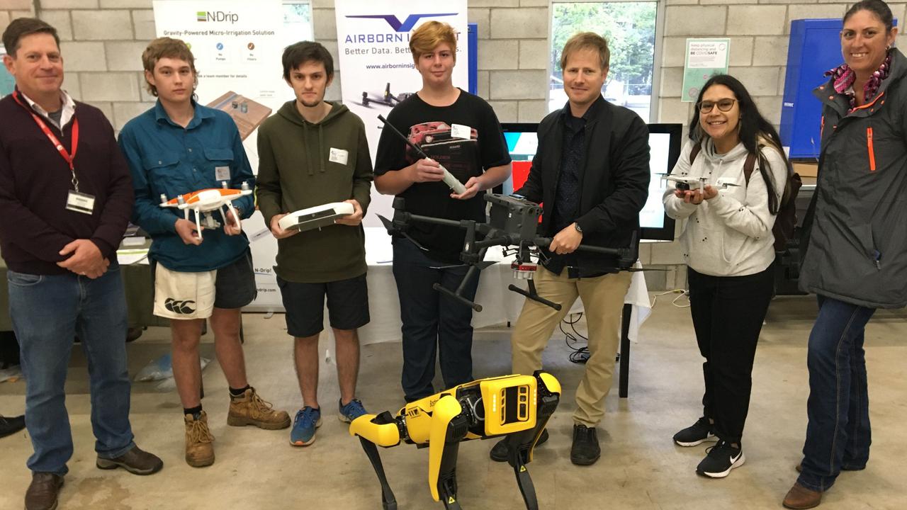 Tim Biggs with TAFE students with spot the robot dog at the first 400M Field Day hosted by TSBE.