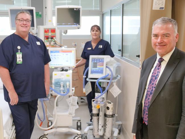 Minister Stephen Wade with ICU Clinical Nurse Consultant Peter Bedford and nurse Michelle Kalic at the Lyell McEwin Hospital.