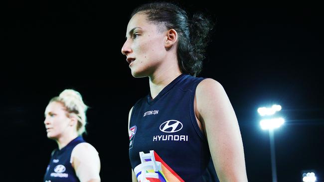Carlton AFLW players leave the ground after a bad loss to the Western Bulldogs. (Photo by Michael Dodge/Getty Images)