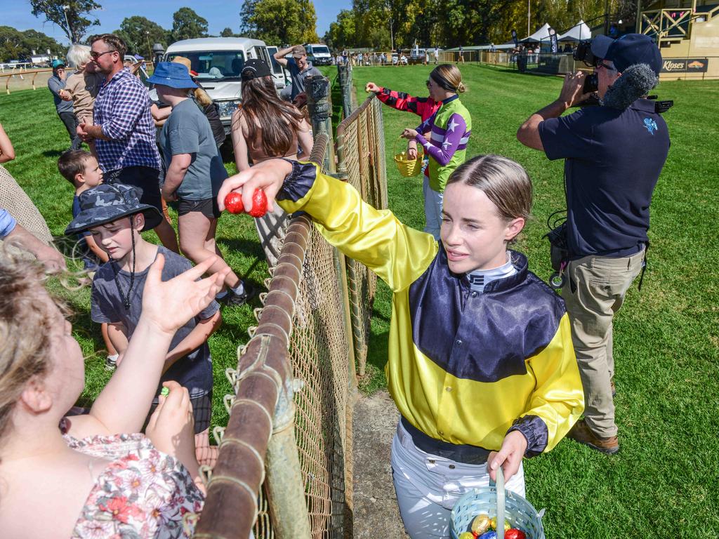 Oakbank Easter Carnival Entertainment