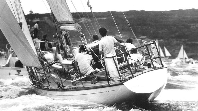 Fidelis starting the Sydney to Hobart in 1966.